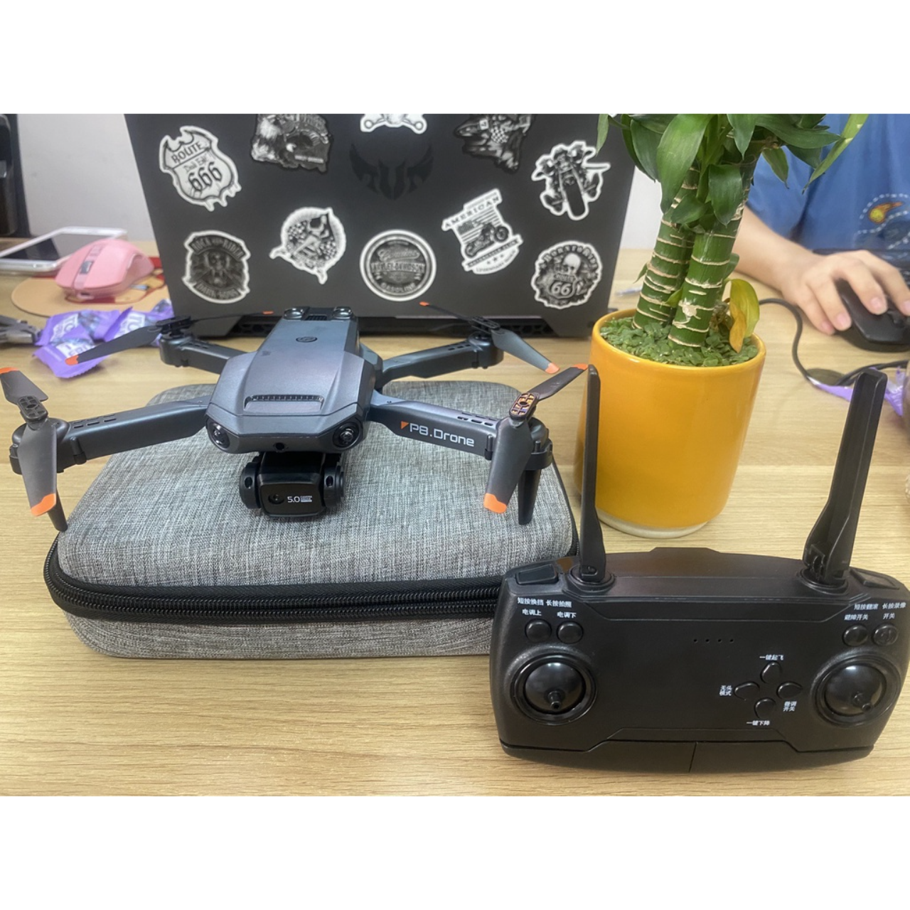 Flycam Mini Giá Rẻ Drone P8 2 Camera 12MP Pin Lithium 2000mAh bay 25 Phút Cảm Biến 4 Chiều Chống Run