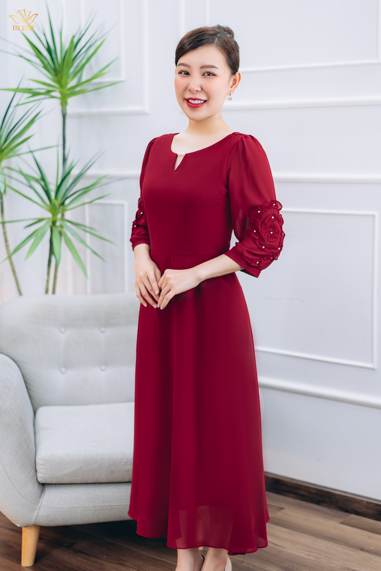Đầm maxi - cổ tròn đính ngọc tay lỡ kết hoa - ct - đỏ đô - ttv1439