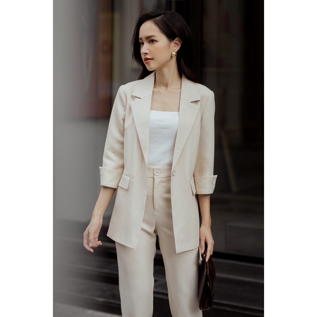 Blazer 2 túi nắp tay gập xẻ đính khuy bọc TIINSTORE ADK230