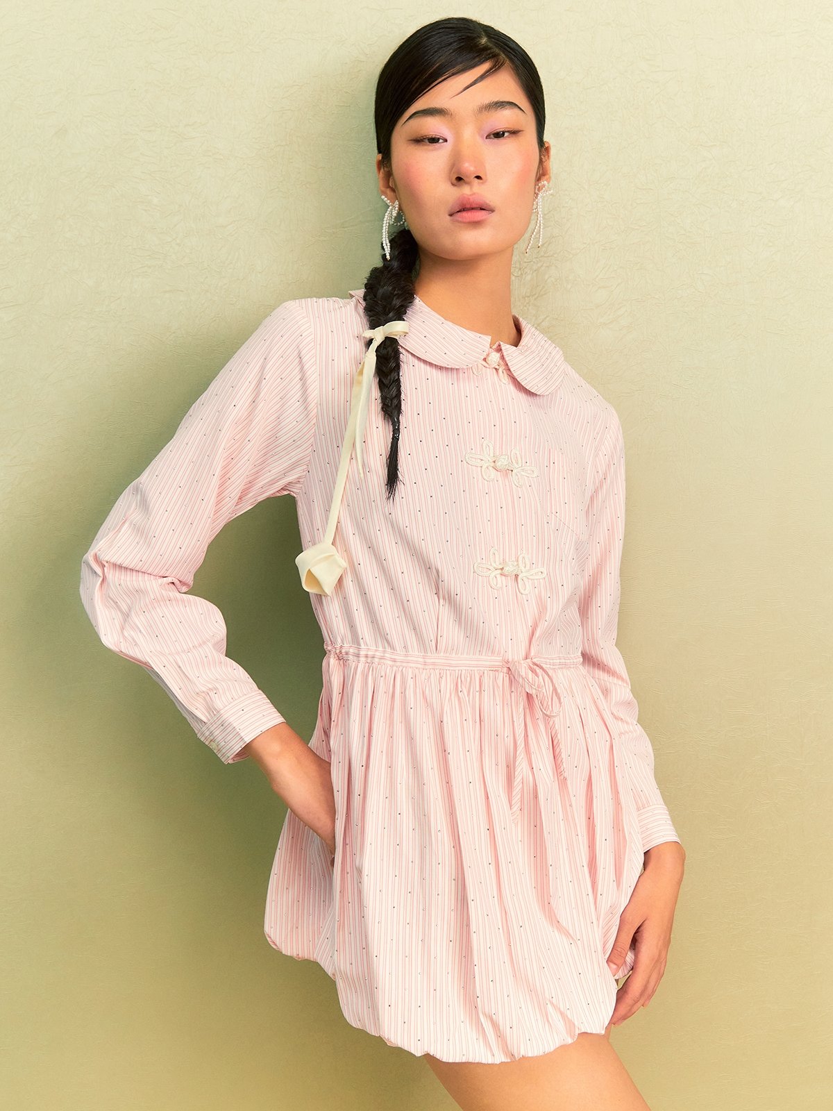 [Pomelo] Diamante Stripe Knot Button Dress ราคา 1,699 บาท*ส่งฟรี