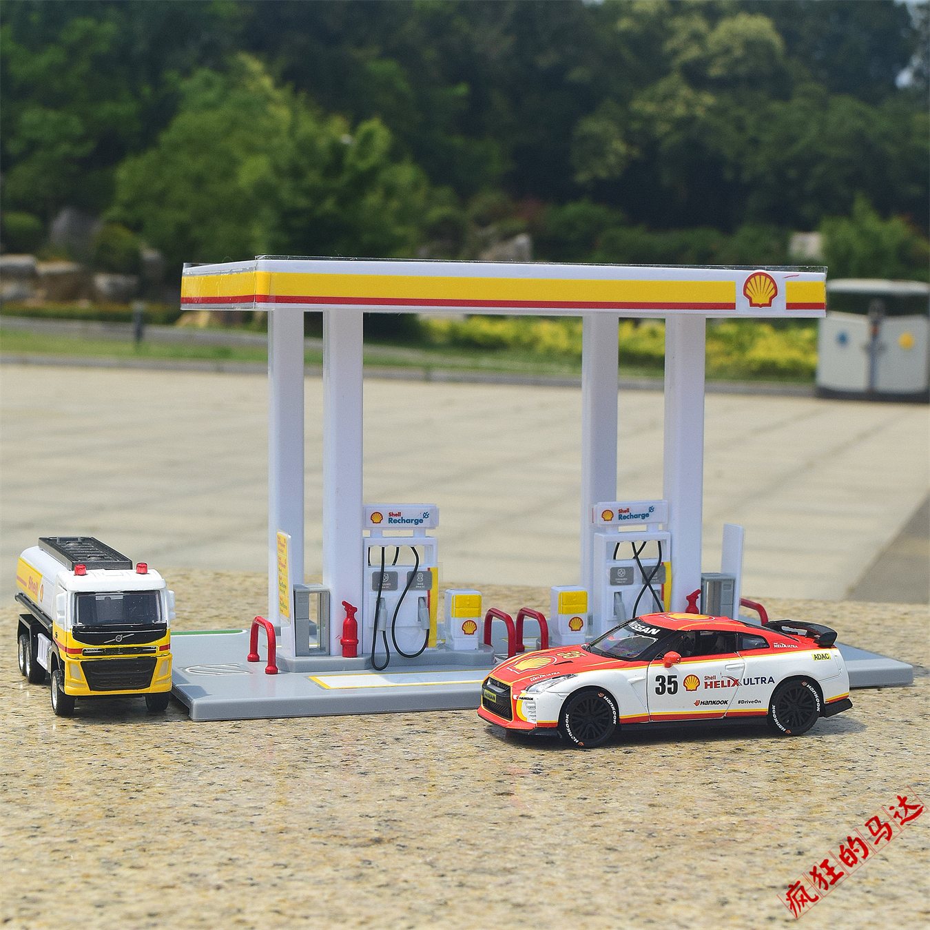 Shell Petrol Station Playset - 1:64 Scale Diecast Miniature Car