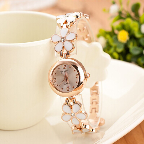 Fashion Simple and Compact Women's Four-Leaf Clover Watch Popular Diamond Bracelet Quartz Watch
