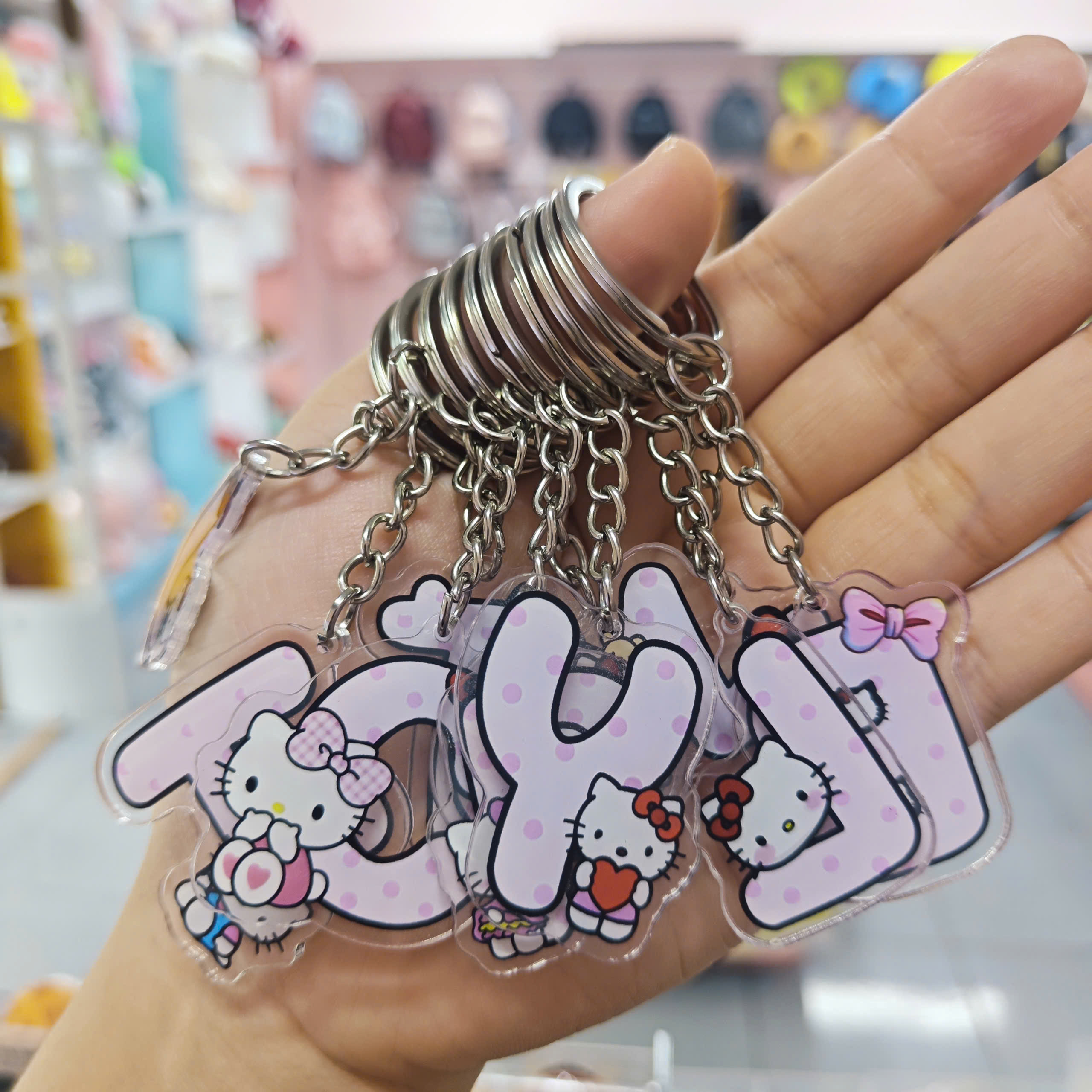 Móc Khóa Chữ Cái Kitty Xinh Xắn – Phụ Kiện Trang Trí Hồng Pastel Chấm Bi Siêu Dễ Thương Và Cá Tính