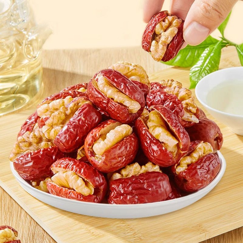 Túi 250gr táo kẹp óc chó handmade gồm quả táo đỏ lớn tách hạt, nhân óc chó, nho khô