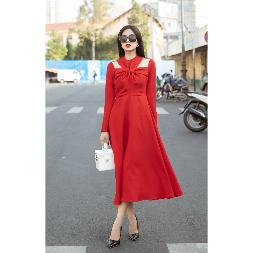 Đầm đỏ xoắn ngực ngado