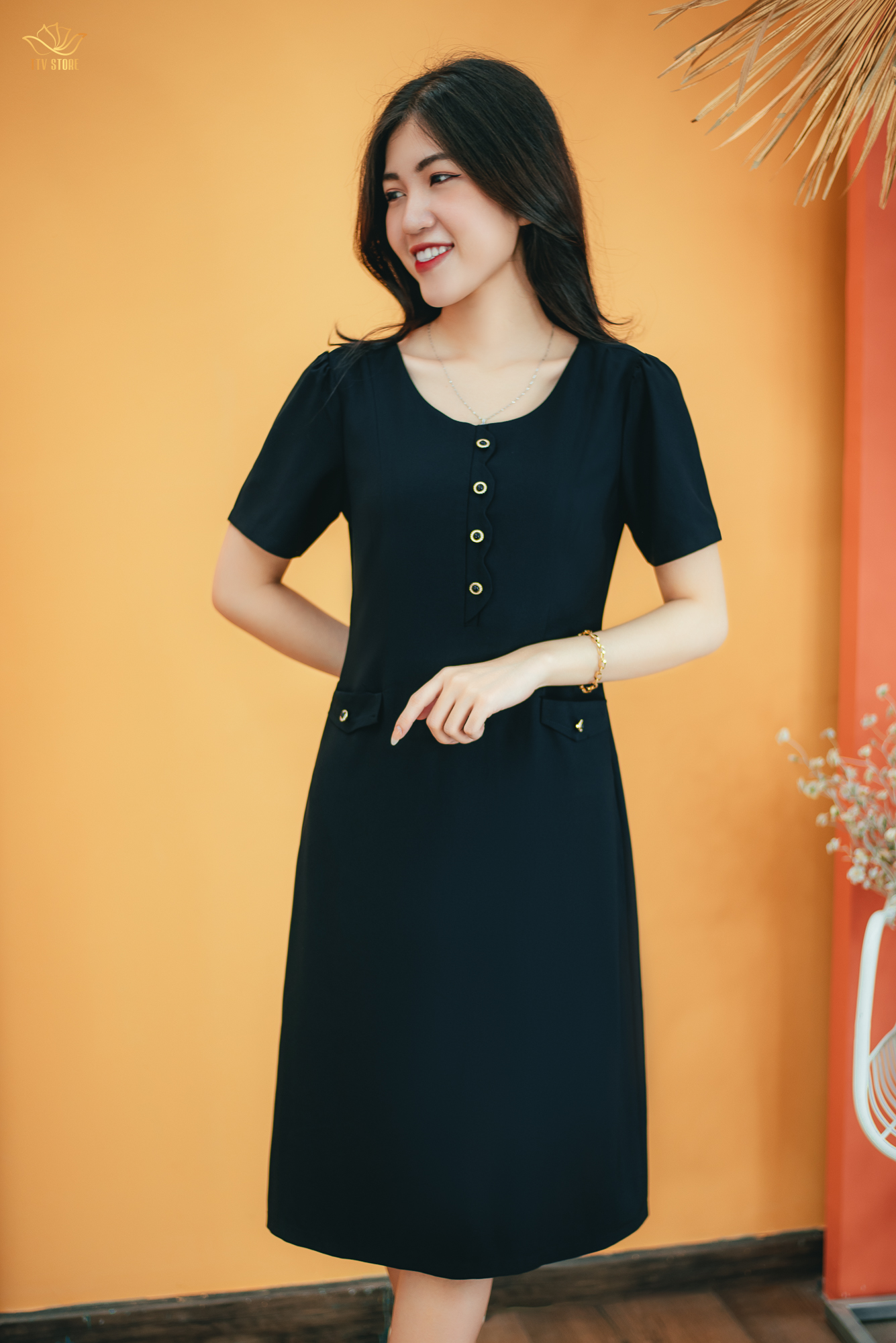 Đầm form a - cổ tròn kết nút tay ngắn - ah - đen - ttv1428