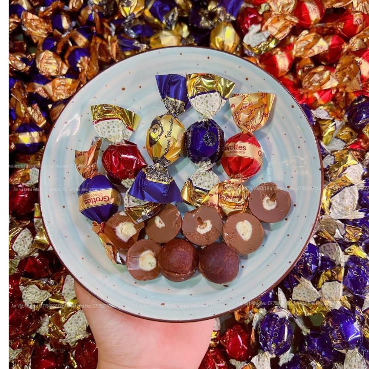 Kẹo Chocolate Xoắn Hai Đầu Đủ Màu Sắc