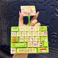 DAWEIF HOUSE keyboard keychain fidget ของเล่นเเก้เครียด antistress toy 26-คีย์ ของเล่นปุ่มคลายเครียด โปร่งใสสองสี ดีไซน์น่ารัก พวงกุญแจรูปคีย์บอร์ด ดีไซน์ใหม่ คีย์บอร์ดจำลอง จี้รูปคีย์บอร์ดขนาดเล็ก กระเป๋าเด็ก