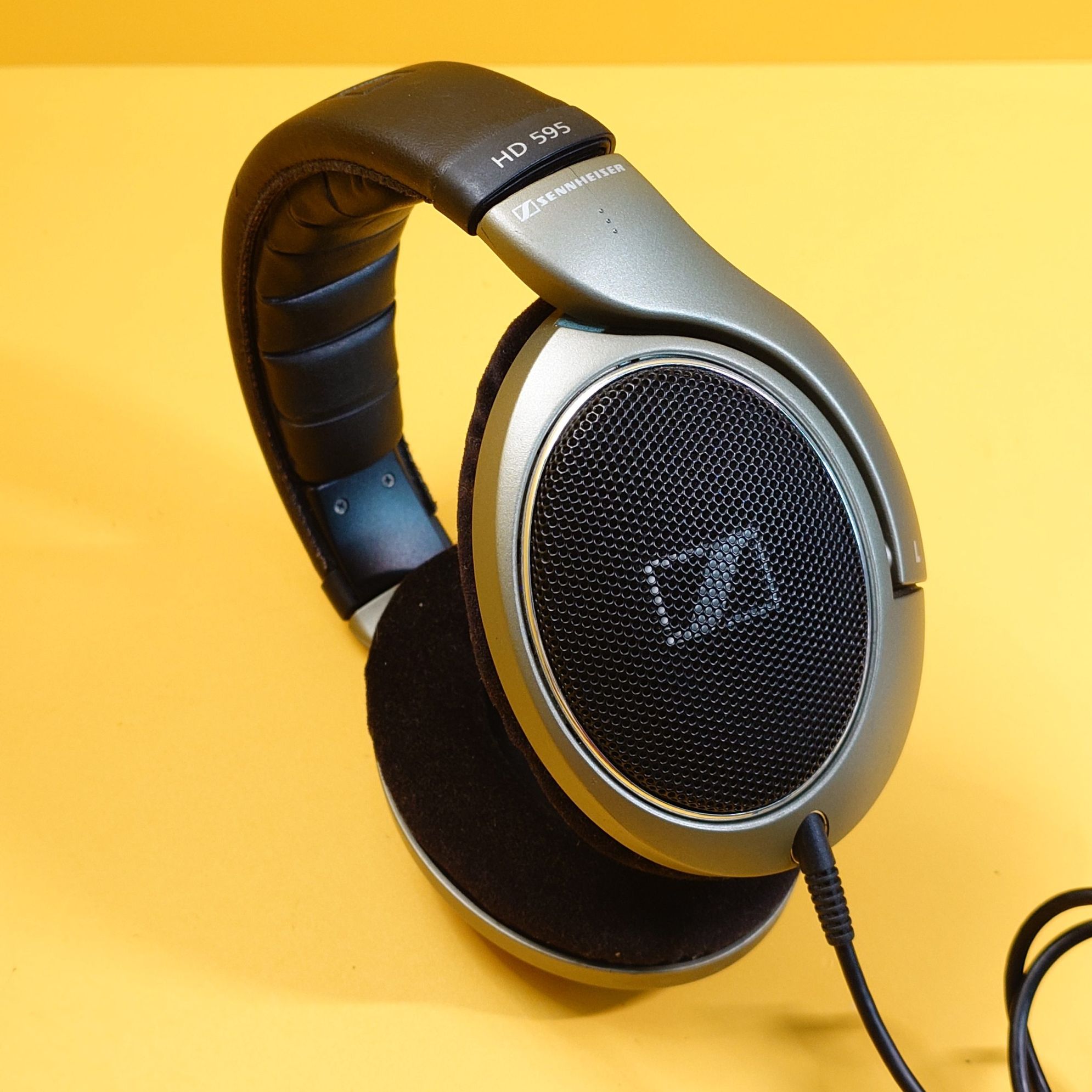 Tai nghe Sennheiser HD595 cũ ngoại hình khá - tai nghe audiophile âm thanh cân bằng