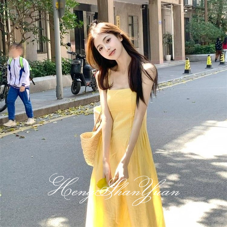 HengShanYuan French style 2024 summer new halter neck sling yellow dress gentle holiday high-end loose slim long skirt ราคา 232 บาท*ส่งฟรี