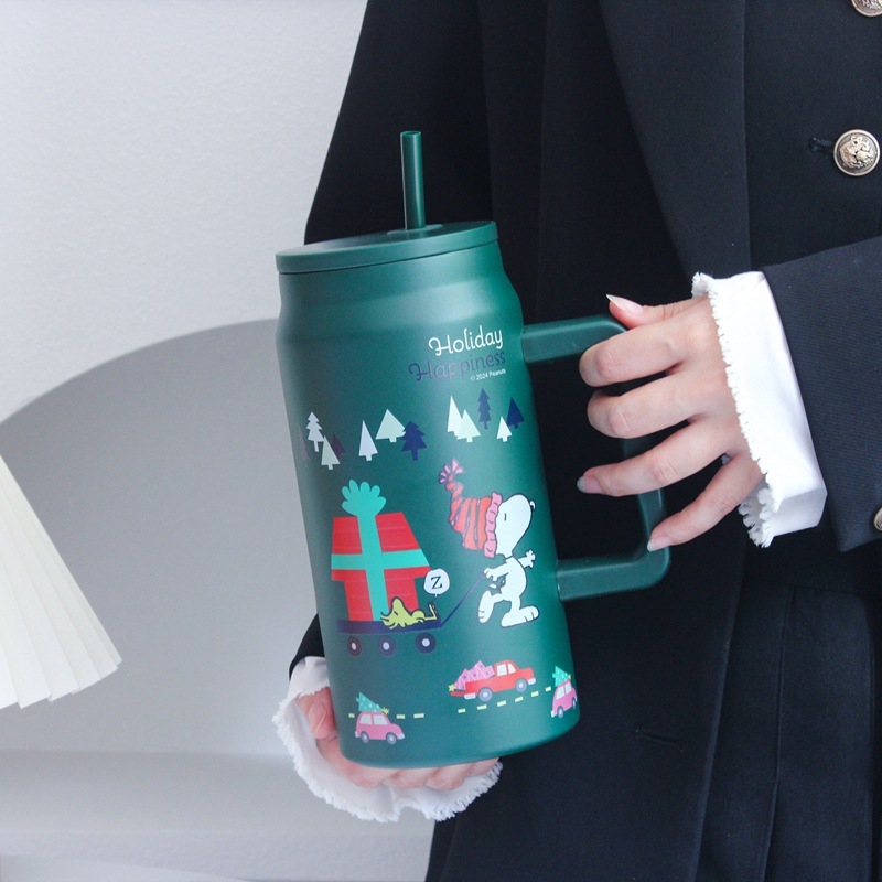 จัดส่งกรุงเทพฯ Snoopy แก้วเก็บความเย็น 1500ml พร้อมที่จับและฝาฟางถ้วยแก้วกระติกเก็บความร้อนและเย็นถ้วยน้ำในรถยนต์ข