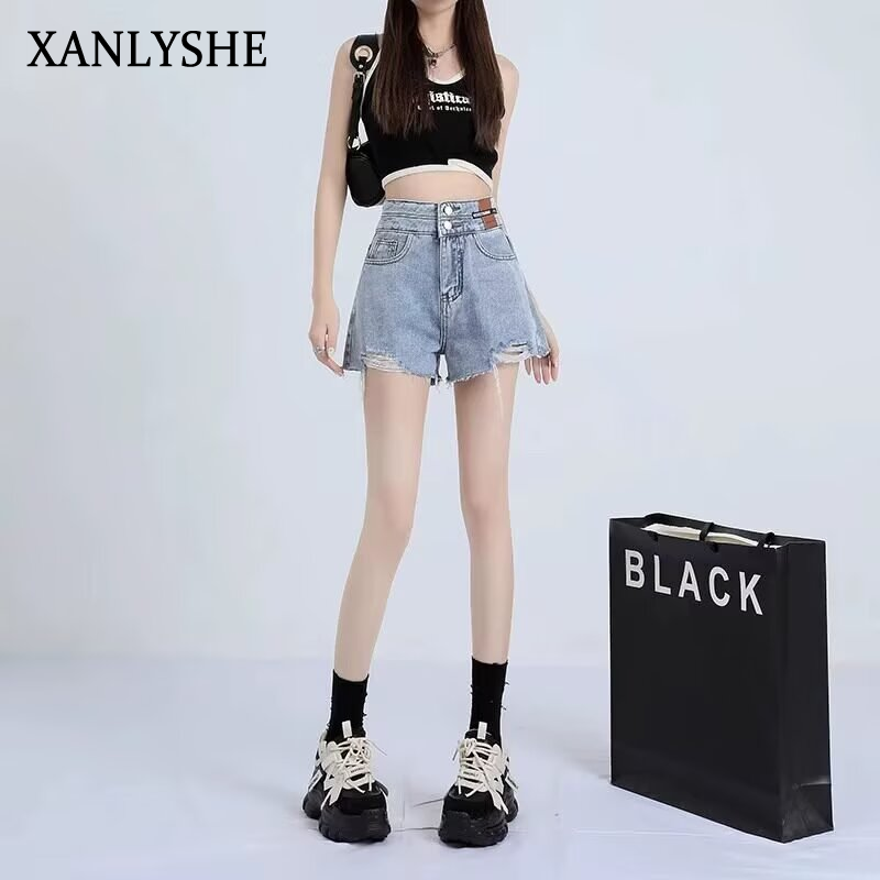 XANLYSHE กางเกงยีนส์ขาสั้นเอวสูงสำหรับผู้หญิง ฤดูร้อน 2026 แบบใหม่ สไตล์ลำลอง ขากว้าง ปลายขาด้วยลายขี้เลื่อม ราคา 212 บาท*ส่งฟรี