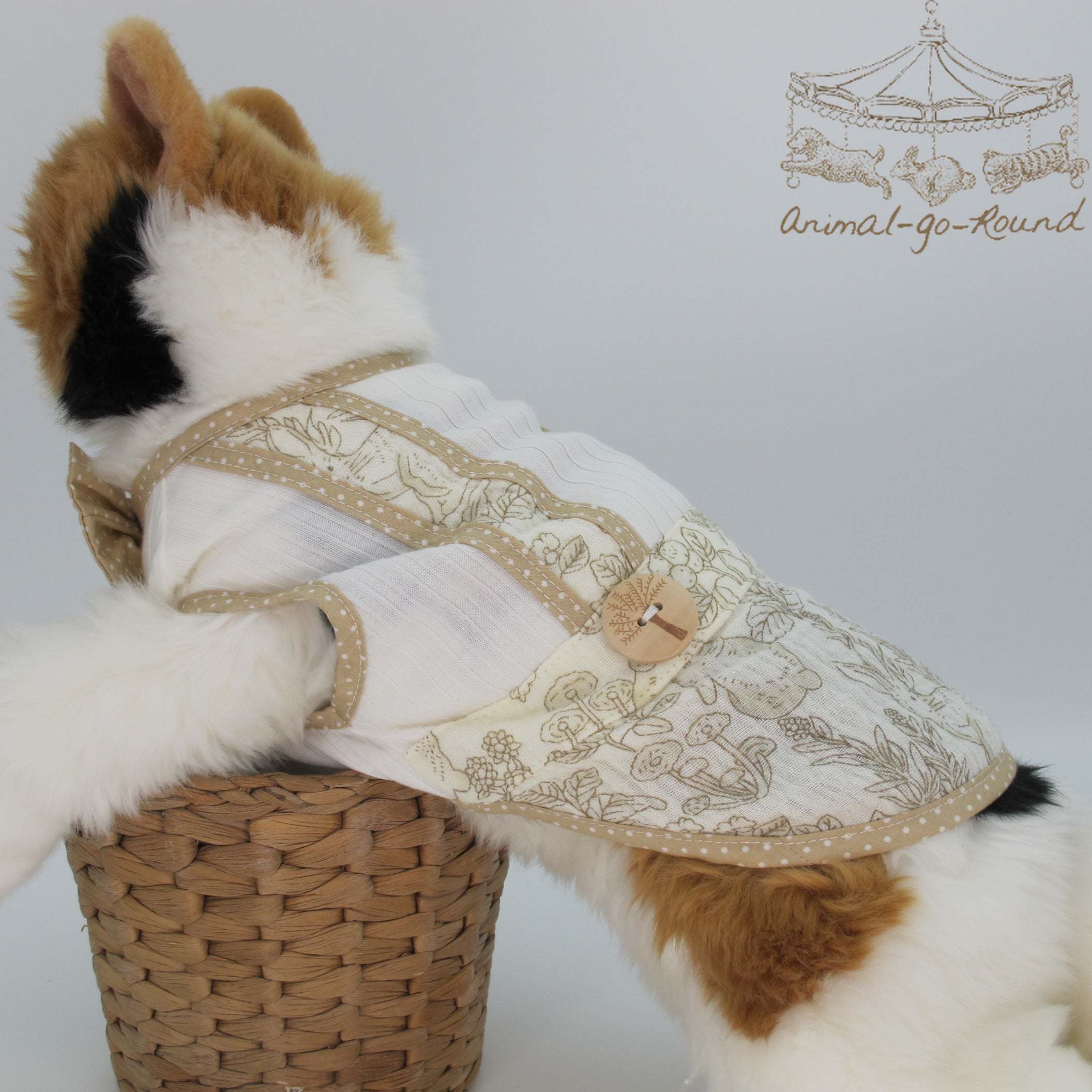 Animal-Go-Round เสื้อผ้าเครื่องแต่งกาย สัตว์เลี้ยง, หมา, แมว, สุนัข รุ่น Odell Rabbit ราคา 650 บาท*ส่งฟรี