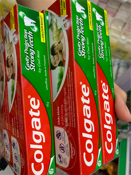 Colgate Toothpaste Prevents Tooth Decay with a Fresh Mint Scent, 45g, Small Travel Tube