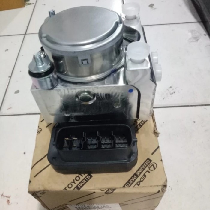 modul ABS hiace commuter 2014-2019 44050-26260 ORIGINAL TOYOTA GENUINE Harga 23,110,000 rupiah*Gratis Ongkir