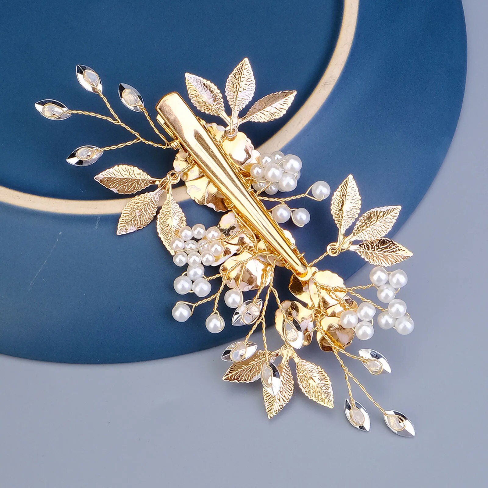 BFJHN Artificial Pearl Hairpins Side Clips Gold Color Alloy Leaf Hairclips Flower Headpieces Bride Wedding Hair Jewelry Accessories DSBXV ราคา  15,927 บาท*ส่งฟรี