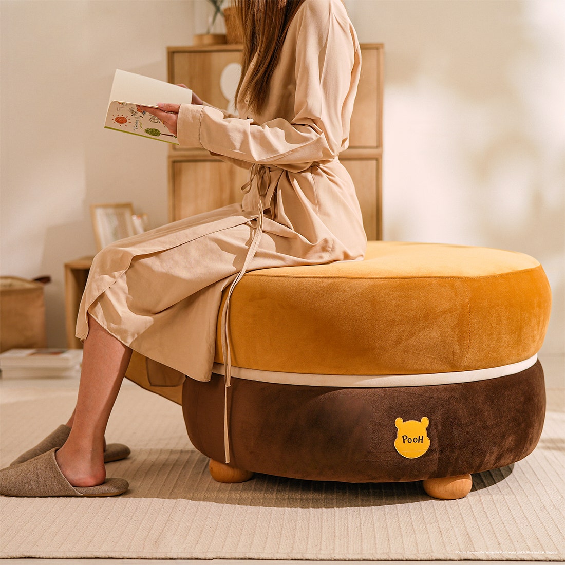 Disney Home สตูล DISNEY รุ่น POOH-RETRO สีเหลือง (80x80x45 ซม.) ราคา 5,900 บาท*ส่งฟรี