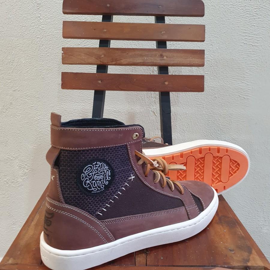 SEPATU EXODOS57 X RIDWAN KAMIL BROWN | SEPATU LOKAL Harga 895,000 rupiah*Gratis Ongkir