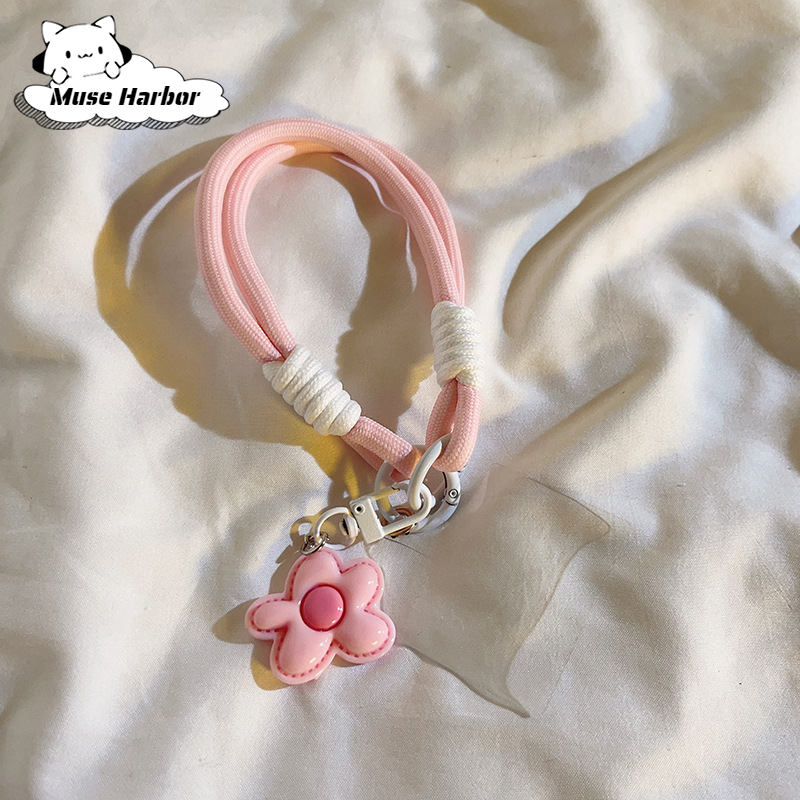 Muse Harbor สร้อยกระเป๋าพร้อมจี้ดอกไม้น่ารัก สายคล้องกุญแจกล้องและโทรศัพท์ ราคา 39 บาท*ส่งฟรี