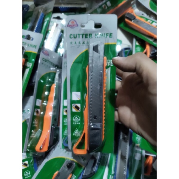 Dao rọc giấy loại to cứng tốt hoặc cây dao rọc giấy