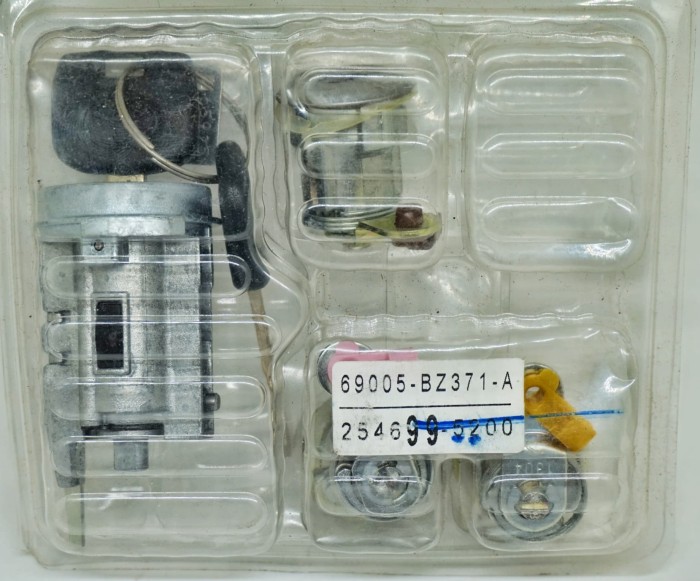 KUNCI KONTAK SET / CYLINDER LOCK TOYOTA AVANZA (69005-BZ371) - DAIHATSU Harga 824,600 rupiah*Gratis Ongkir