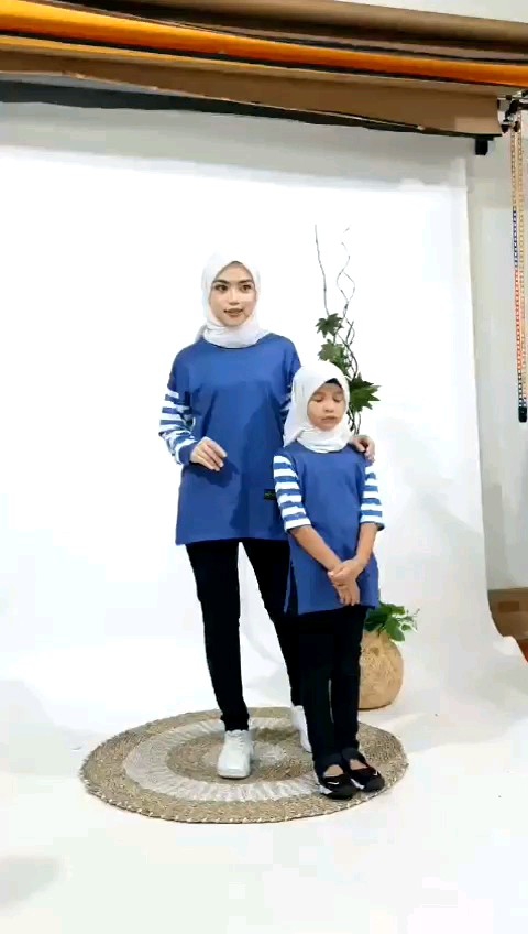 KAOS COUPLE IBU DAN ANAK KOMBINASI SALUR ATASAN KELUARGA HIGH-SLIT KATUN KOMBET 24S PREMIUM