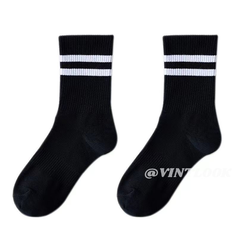 VINTLOOK New Non-Slip Anti-Sweat Breathable Mid-Calf Striped Athletic Socks ราคา 11 บาท*ส่งฟรี