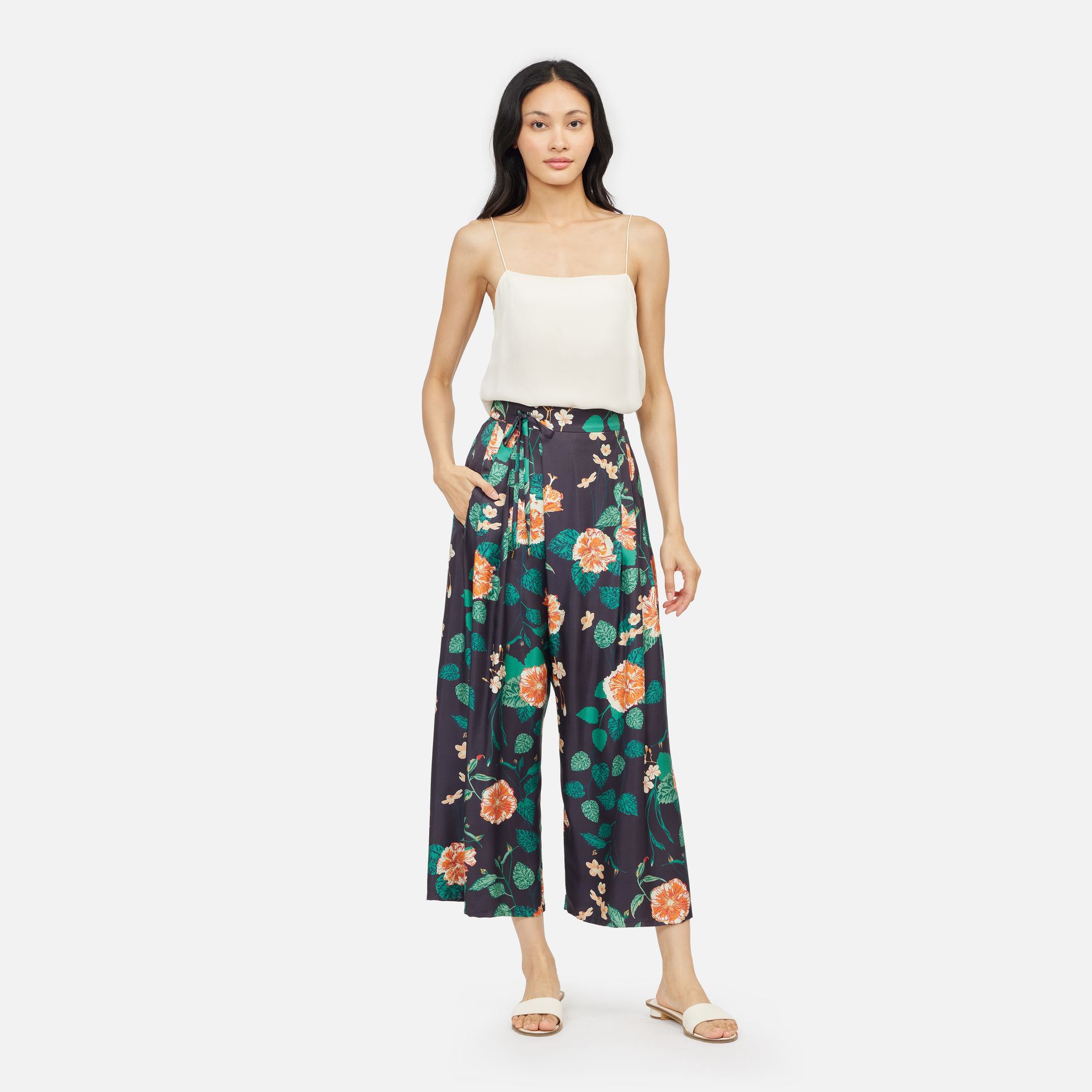 Bunga Raya Silk Twill Zip Fisherman Pants - Black ราคา 6,230 บาท*ส่งฟรี