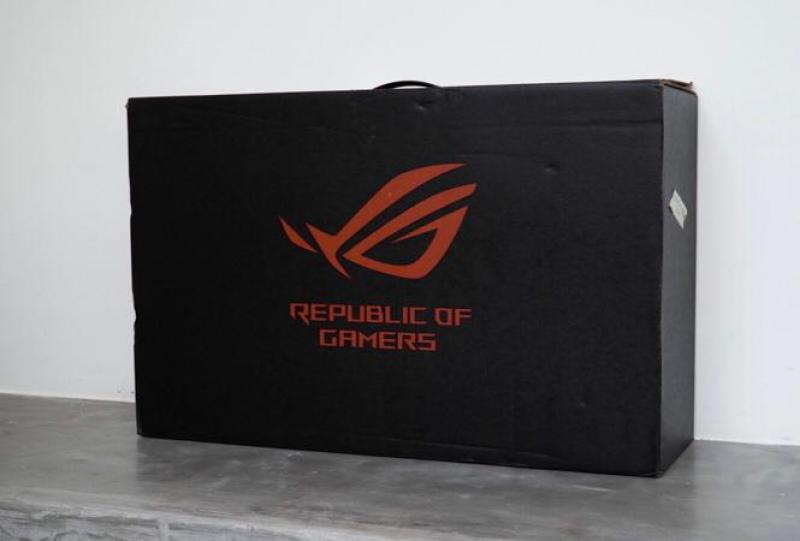 ASUS ROG Zephyrus S GX701 Laptop 17.3” 144Hz i7-8750H RTX 2080 16GB RAM 1TB NVME
