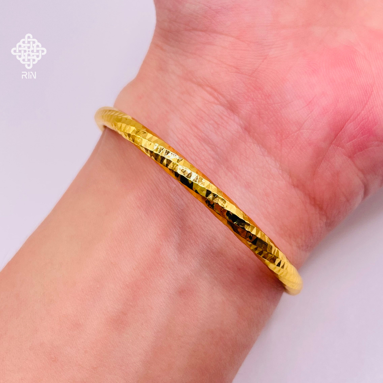 Vòng tay vàng trơn titan Lắc tay vàng trơn titan giả màu vàng 18k không phai màu TRANGSUCMOILUATUOI.