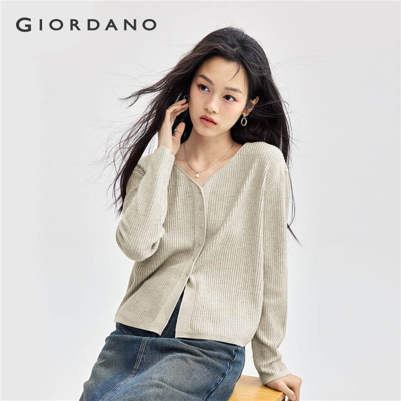 GIORDANO Men and Women Cardigans 14-Gauge Knit Rolled Trims Cardigans Heart Shaped Neckline Fashion Casual Cardigans 13354668 ราคา 875 บาท*ส่งฟรี