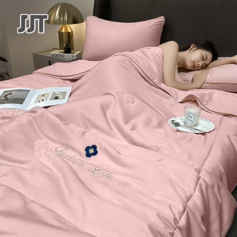 quilt Air conditioning quilt 4-piece sheet set bedding Bedsheet suit Mattress set 5/6 feet (2* pillowcase +1* sheet +1* quilt) ราคา 999 บาท*ส่งฟรี