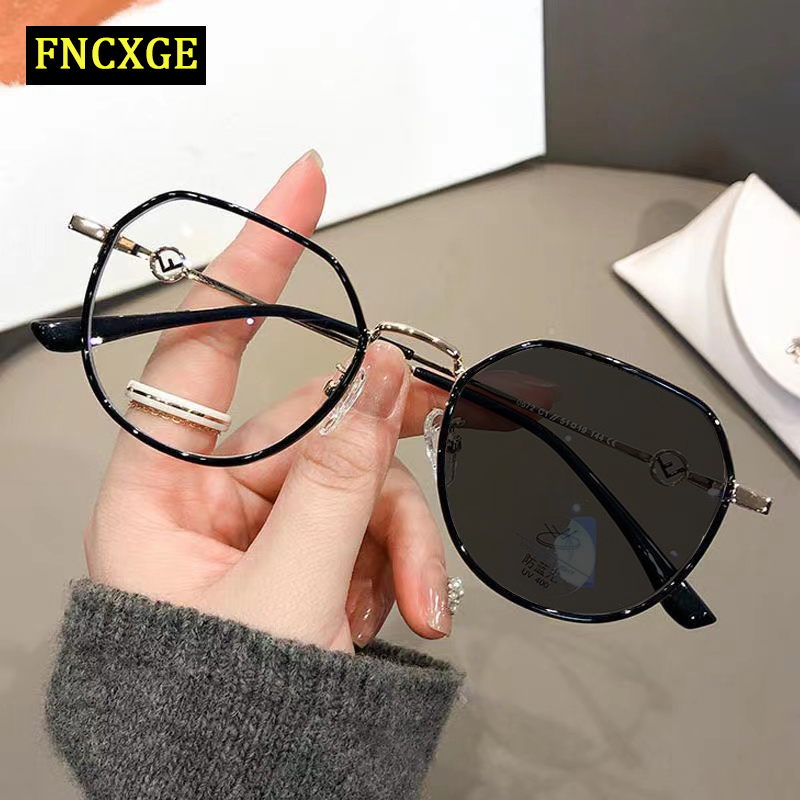 FNCXGE đổi màu khi ra nắng Cận thị mắt kính nữ nam retro cao cấp Chống Bức Xạ kính tia uv và ánh sáng xanh Kính Bảo Vệ Mắt có độ -50~-600