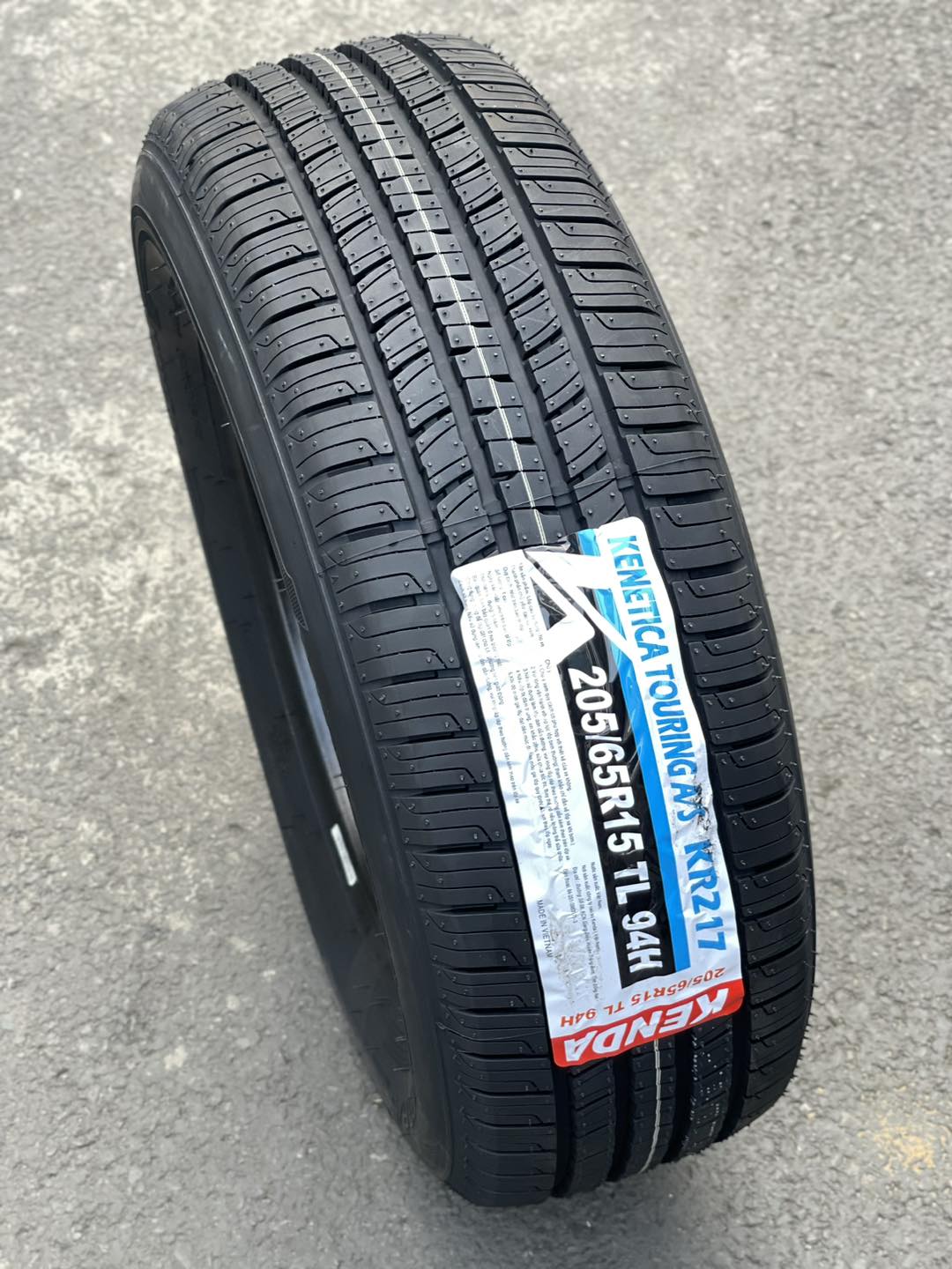 Lốp xe Kenda 205/65R15 KR217