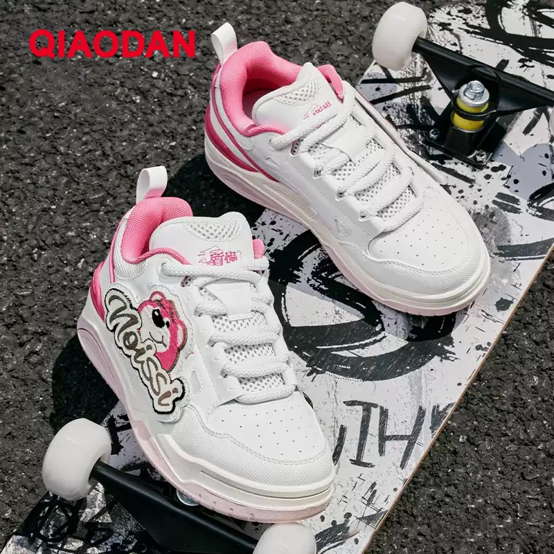 Qiaoadan Qicheng V2 Women Board Shoes Raspberry Bear Trendy Sports Casual Thick Bottom Heightened Pink XM36240534 ราคา 2,100 บาท*ส่งฟรี