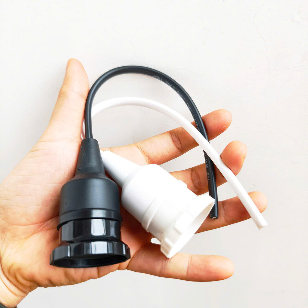 Đui đèn chịu mưa SOPOKA ĐCM-100 đúc liền dây Ren nhựa Có vành lắp chóa