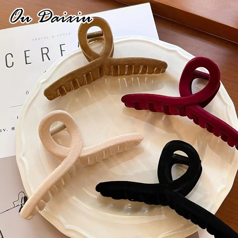 OUDAIXIU กิ๊บติดผมรูปฉลามกิ๊บติดผมแฟชั่นผู้หญิงสไตล์เกาหลี ราคา 12 บาท*ส่งฟรี