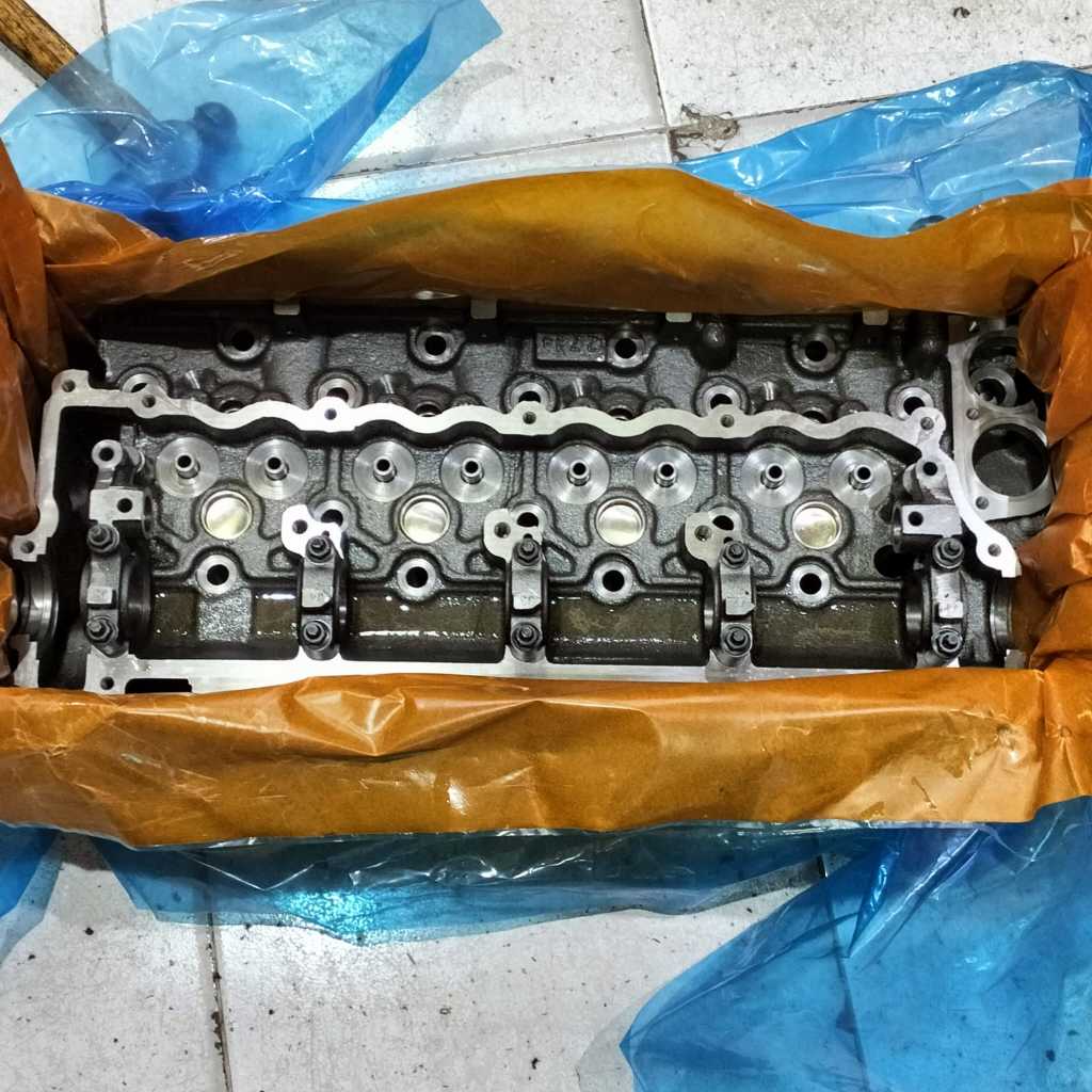 Cylinder Silinder Head Asm Deksel Isuzu ELF NKR NMR NQR 71 8-97358368-2 Harga 11,500,000 rupiah*Gratis Ongkir