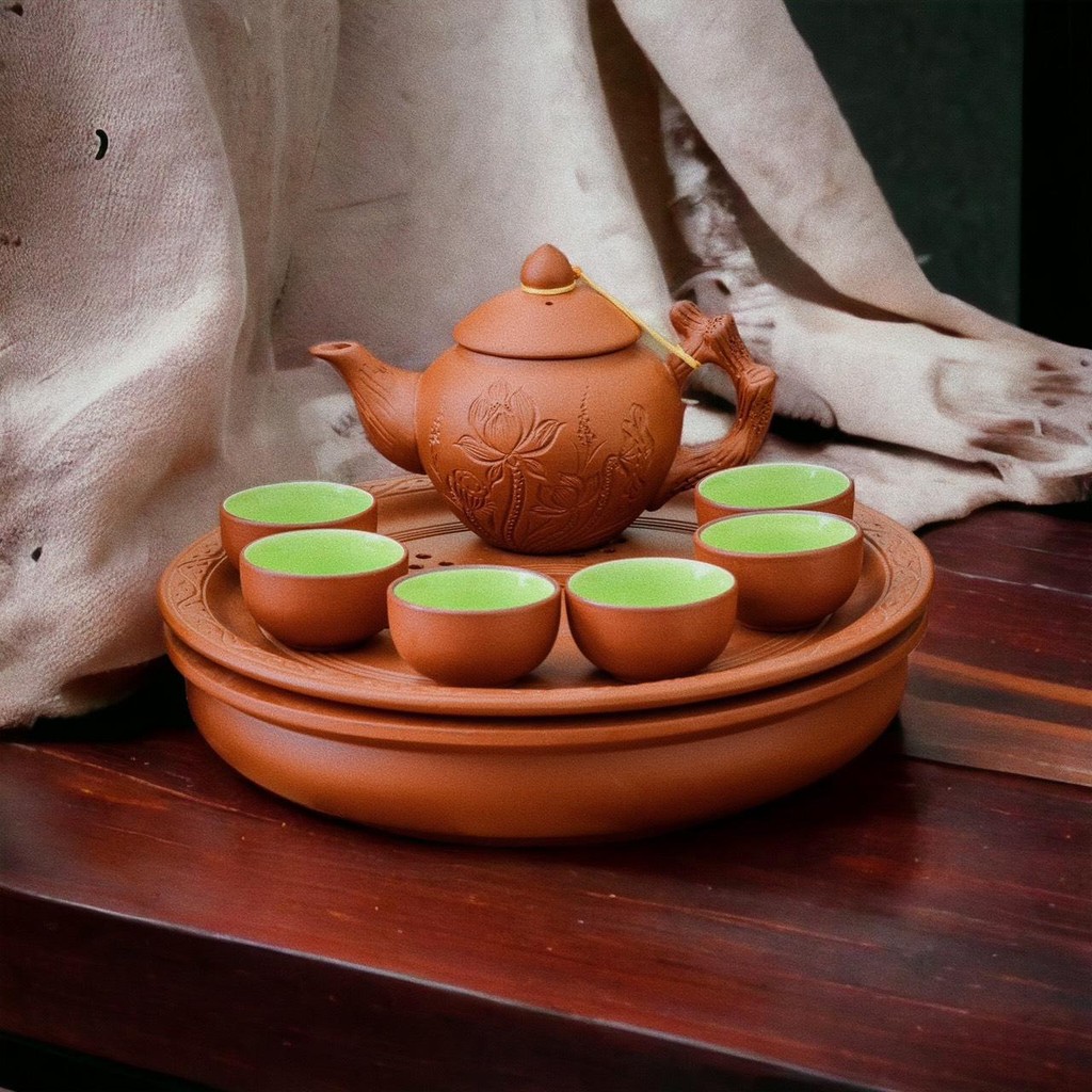 Bộ ấm chén tư sa khắc nổi họa tiết hoa sen, chén lòng xanh, màu đỏ đen dung tích 400ml - Làng gốm Bát Tràng