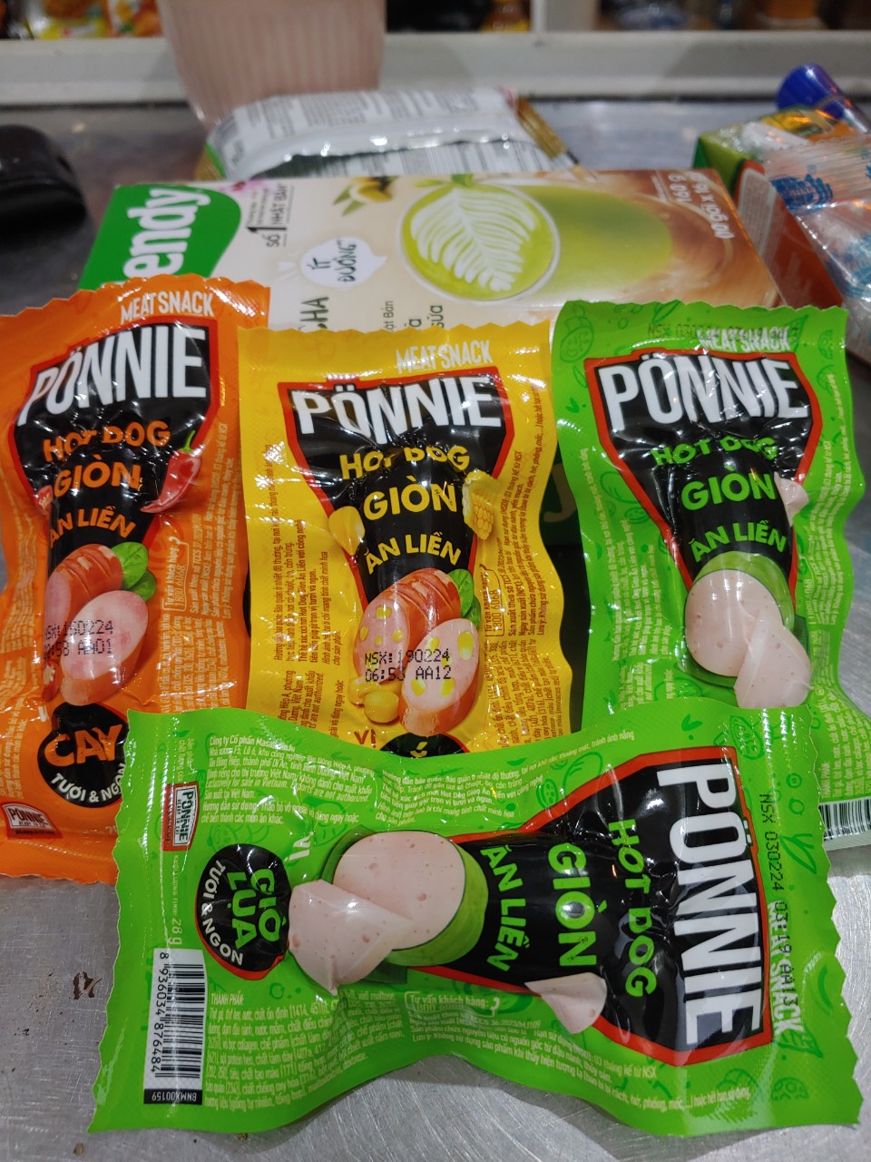 Xúc Xích Ăn Liền Ponnie Hot Dog Giòn Gói 28g