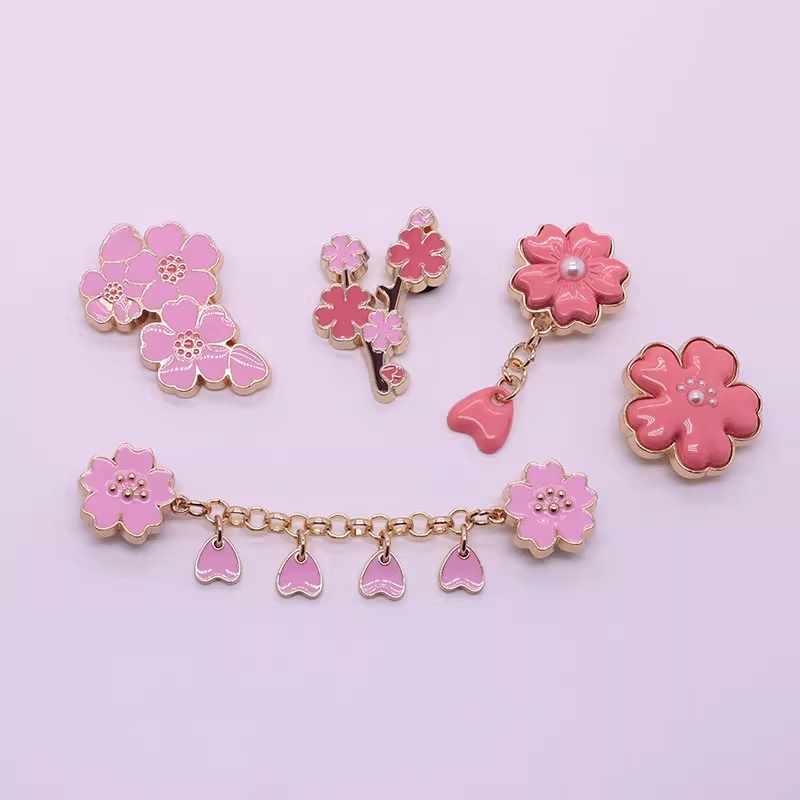  Charm crocs kim loại jibbitz dép crocs hoa hồng 