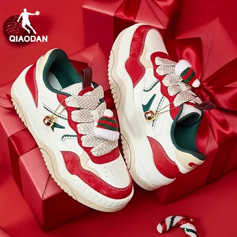 Qiaodan Women’s Board Shoes Casual Sneakers Height-Boost Chunky Sole Trendy Red QXL052251507T ราคา 2,100 บาท*ส่งฟรี