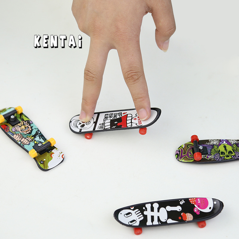 Mini Finger Skateboard Toy Creative Desk Play for Kids ราคา 18 บาท*ส่งฟรี