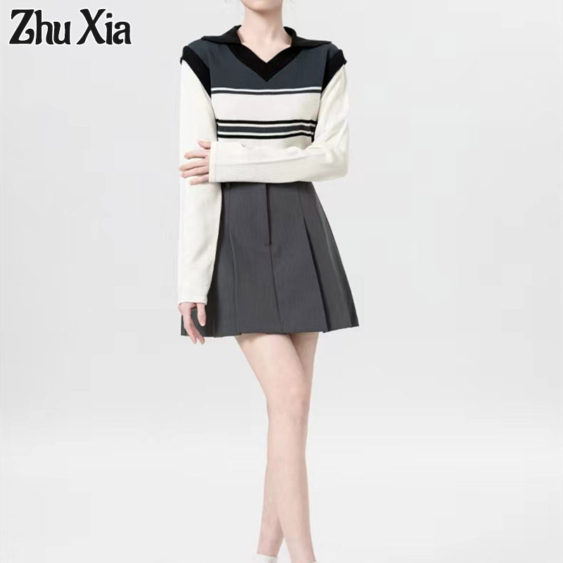 Zhu Xia 2023 new age-reducing striped bottoming sweater Plus size women's patchwork fake two piece sweater