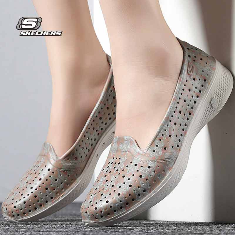 sketchers flat shoes