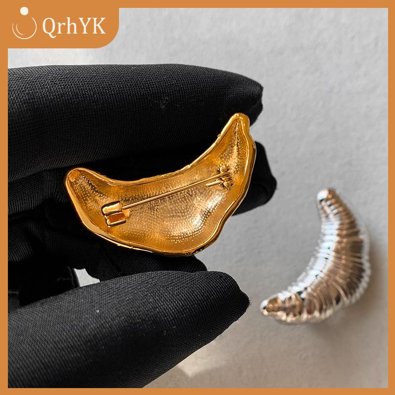 QrhYK Tinh Tế Ánh Sáng Sang Trọng Mặt Trăng Trâm Cài Cho Phụ Nữ Cô Gái Cổ Điển Men Pins Đa Năng Sáng Bóng Corsage Quần Áo Phụ Kiện Quà Tặng