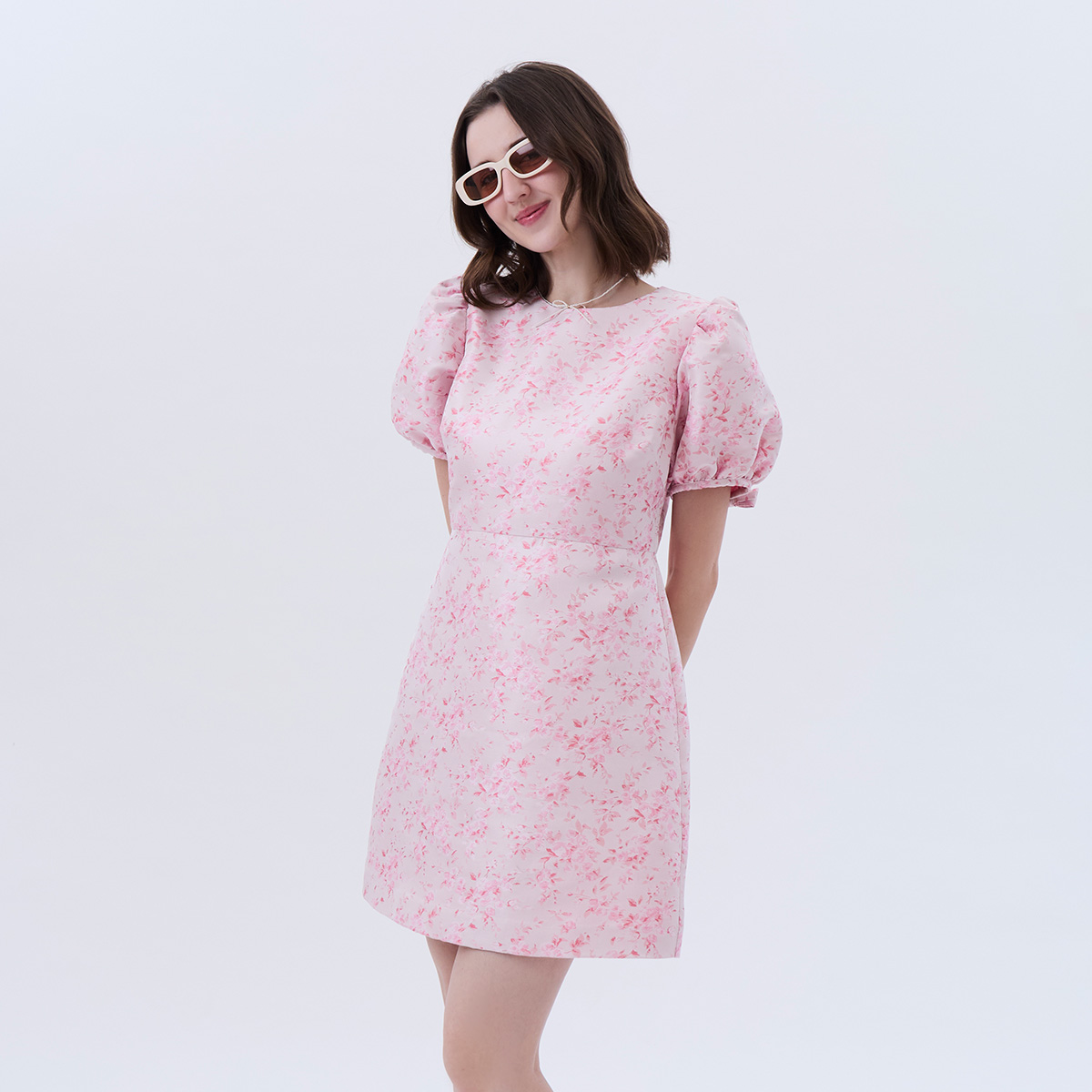 EP ชุดเดรสผ้าแจ็คการ์ด ลายพิมพ์ ดอกไม้ ผู้หญิง สีชมพู I Floral Print Jacquard Dress I 05047 ราคา 1,747 บาท*ส่งฟรี