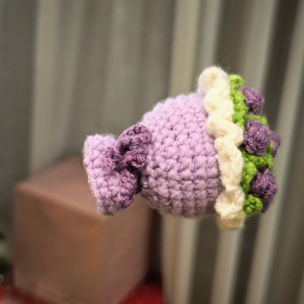 【IN STOCK】 Mini Yarn Bouquet Keychain Woven Yarn Bouquet Hand-held Flower Keychain Gifts Handmade Rose Bouquet Bag Pendant Teachers Day