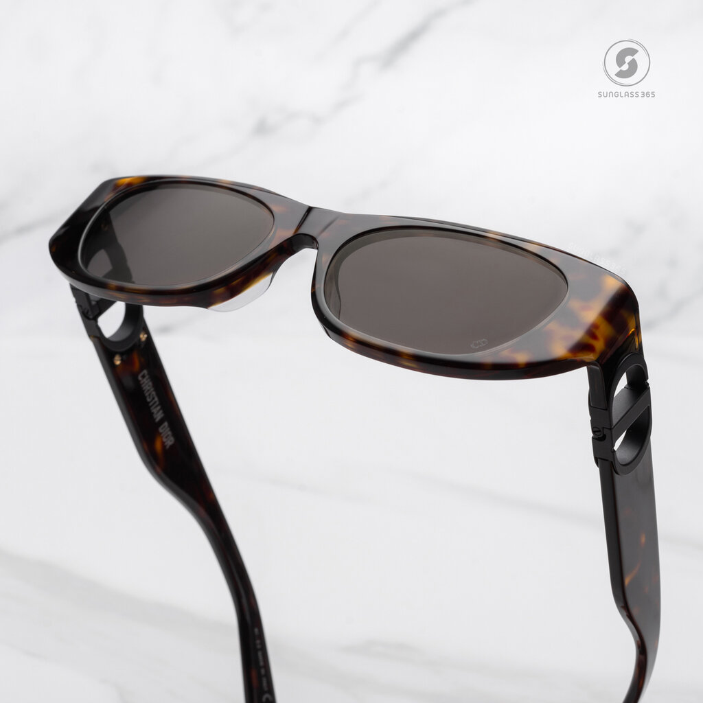 แว่นกันแดด DIOR 30Montaigne S9U 20A5 ราคา 17,900 บาท*ส่งฟรี