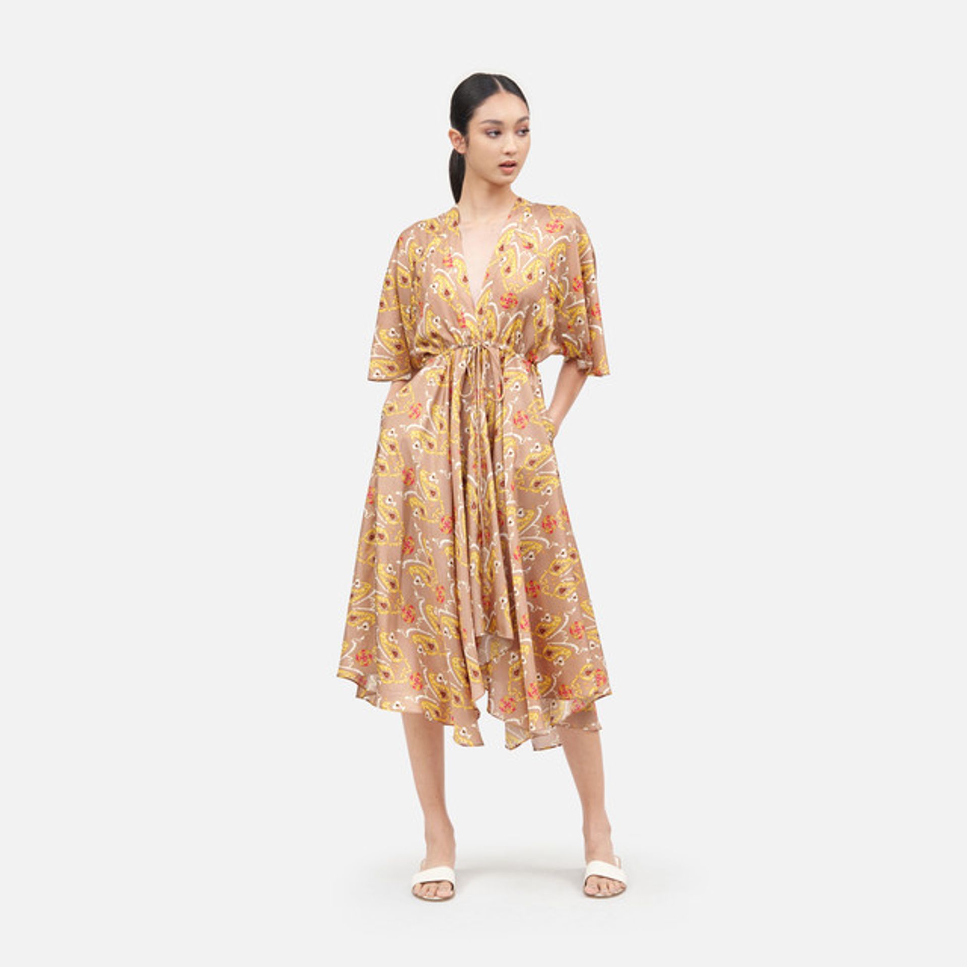 ชุดเดรสผู้หญิง ชุดเดรสแฟชั่นสไตล์เกาหลี Jim Thompson Ikat Paisley Silk Habotai เดรสแขนพลิ้ว - สีเบจ